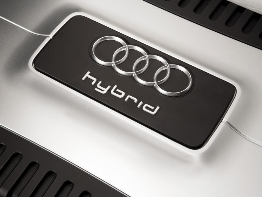 Моторный отсек Audi Q7 Hybrid 4.2 Quattro Concept (4L) 2005 года  (фото 12 из 21)